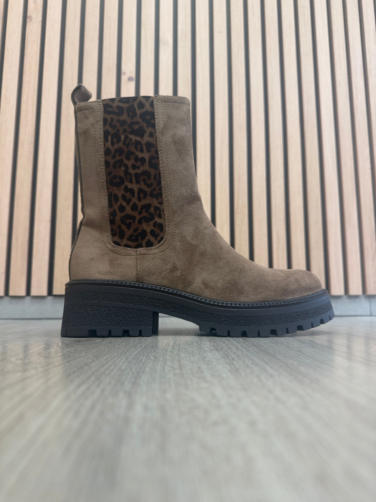 Chelsea enkellaarsjes met leopard detail