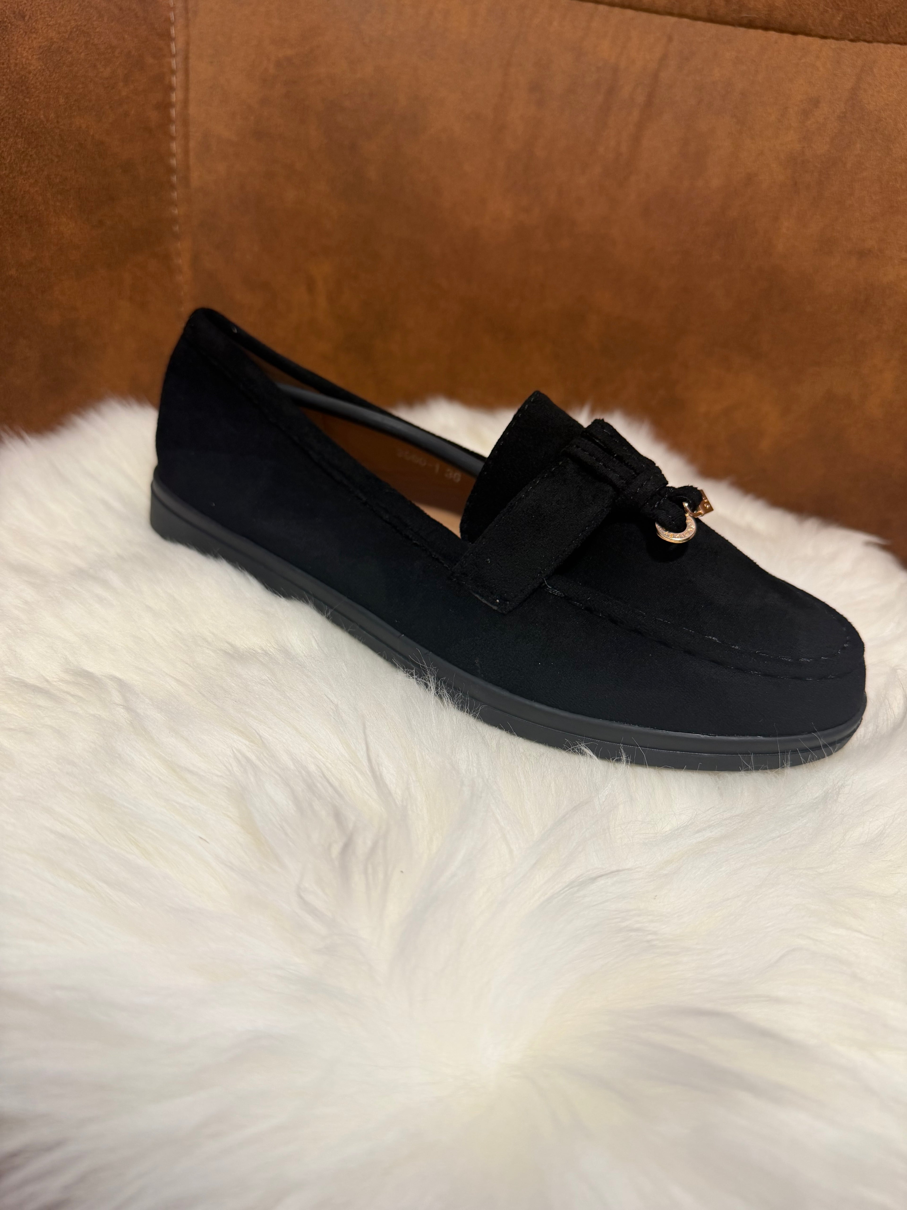 Zwarte mocassin met slotje