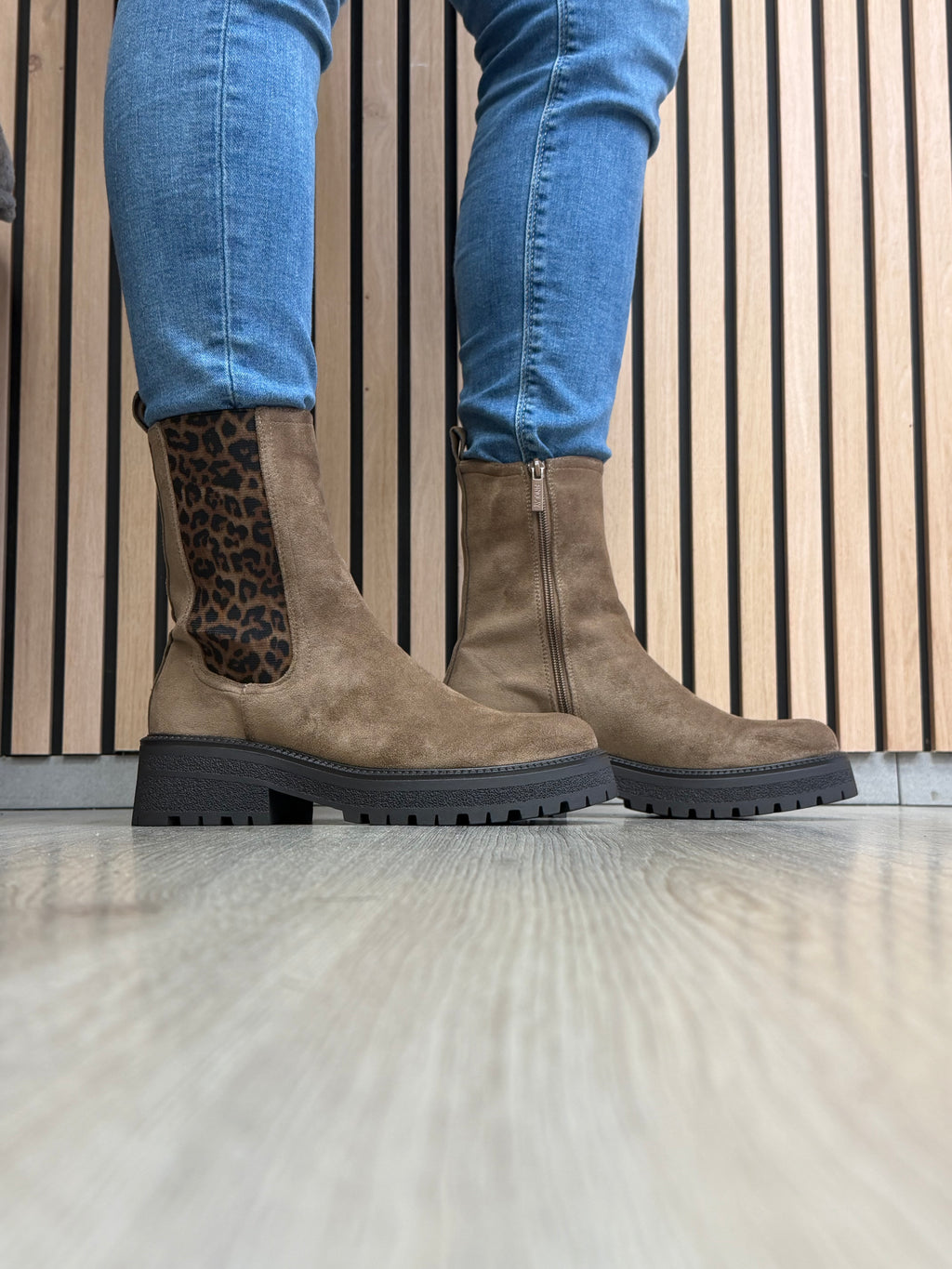 Chelsea enkellaarsjes met leopard detail
