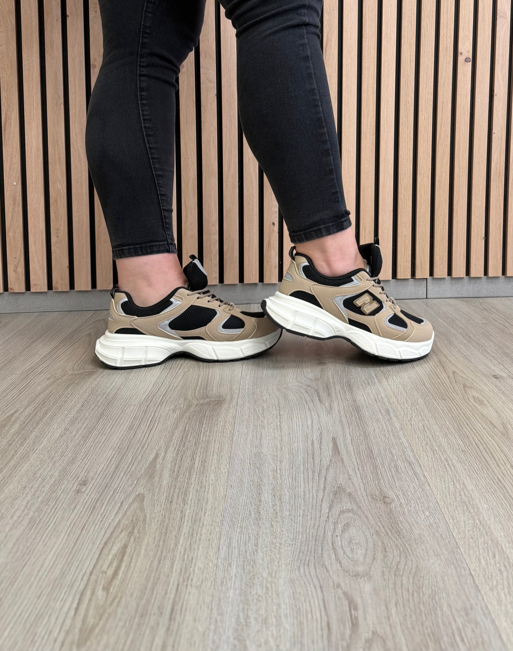 New One – zwart/beige sneakers met witte zool