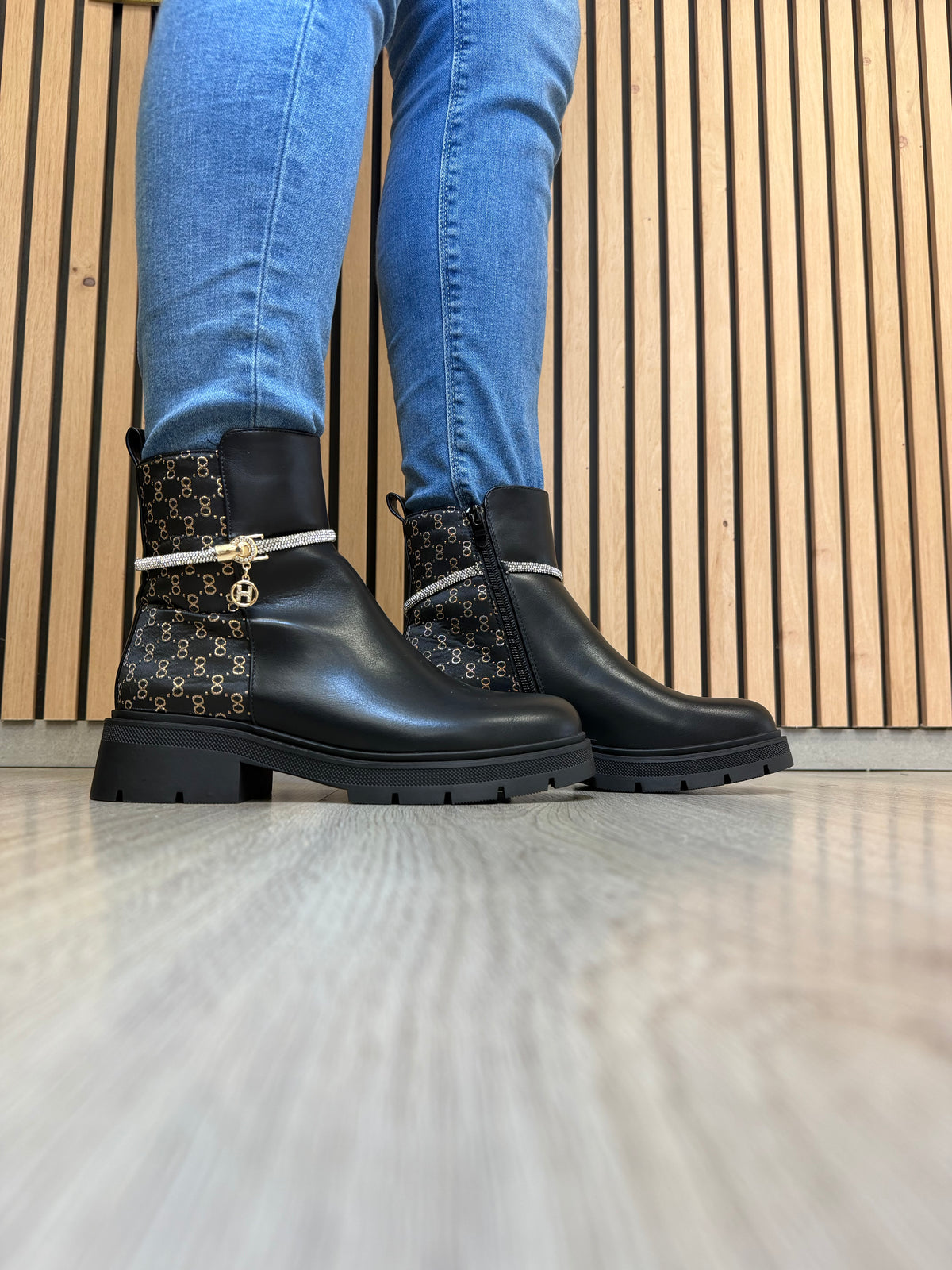 Dori zwart enkellaarsjes