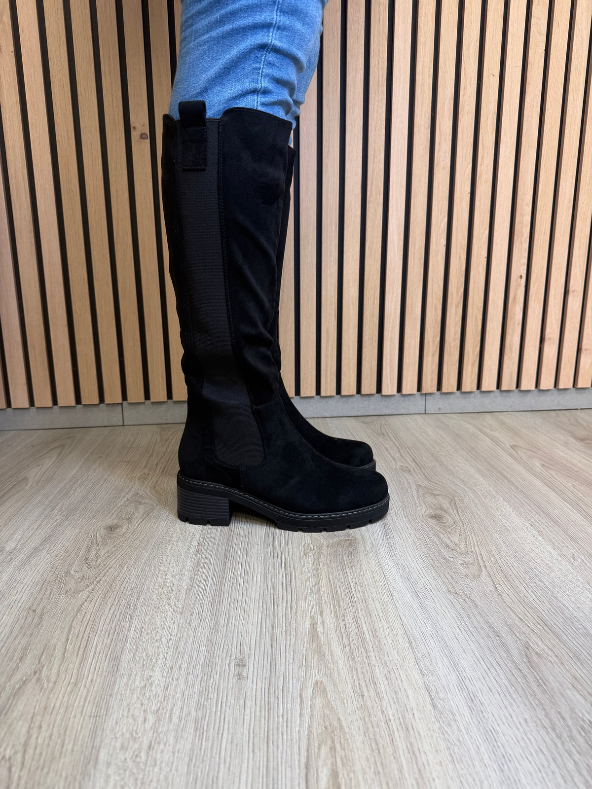 Luna Black high boots