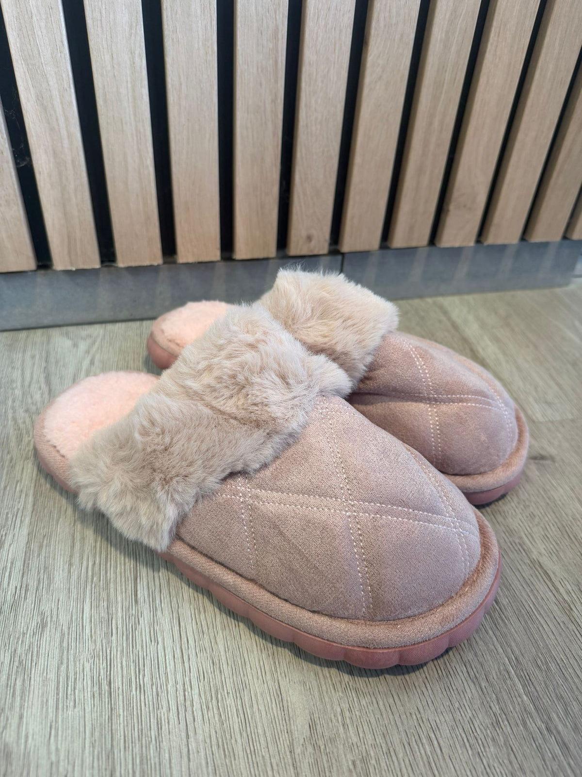 Cozy Teddy Slippers – Roze