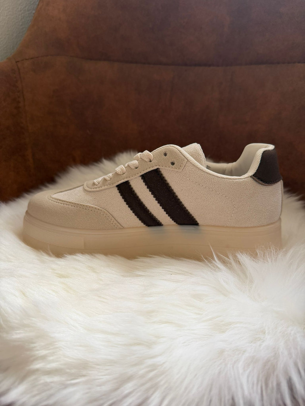 Sneaker met dubbele streep beige/bruin