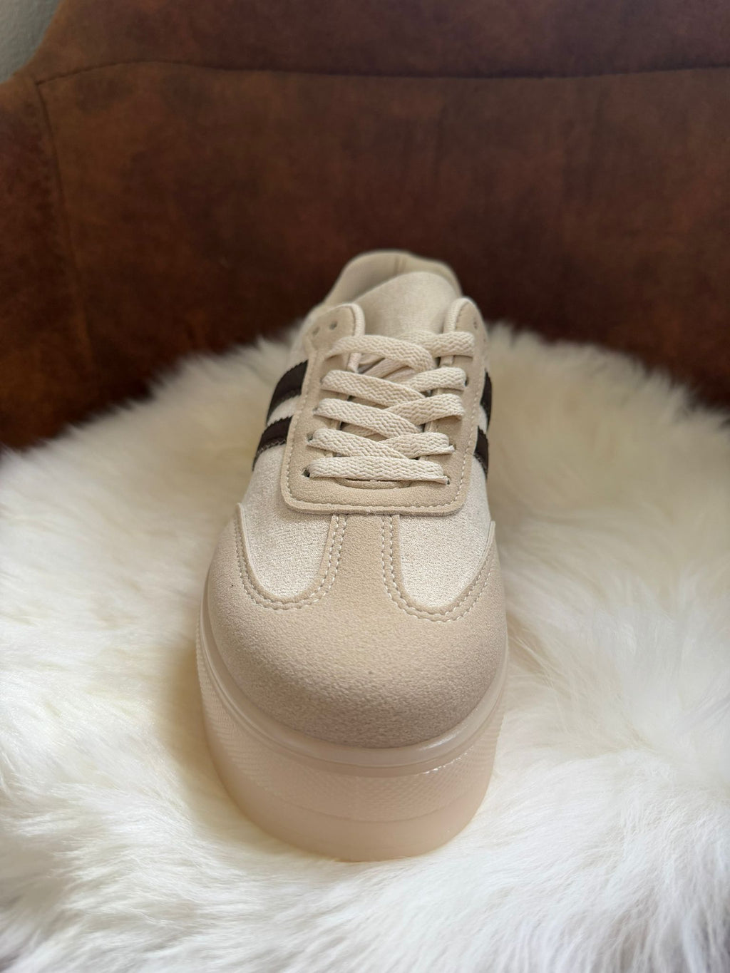 Sneaker met dubbele streep beige/bruin