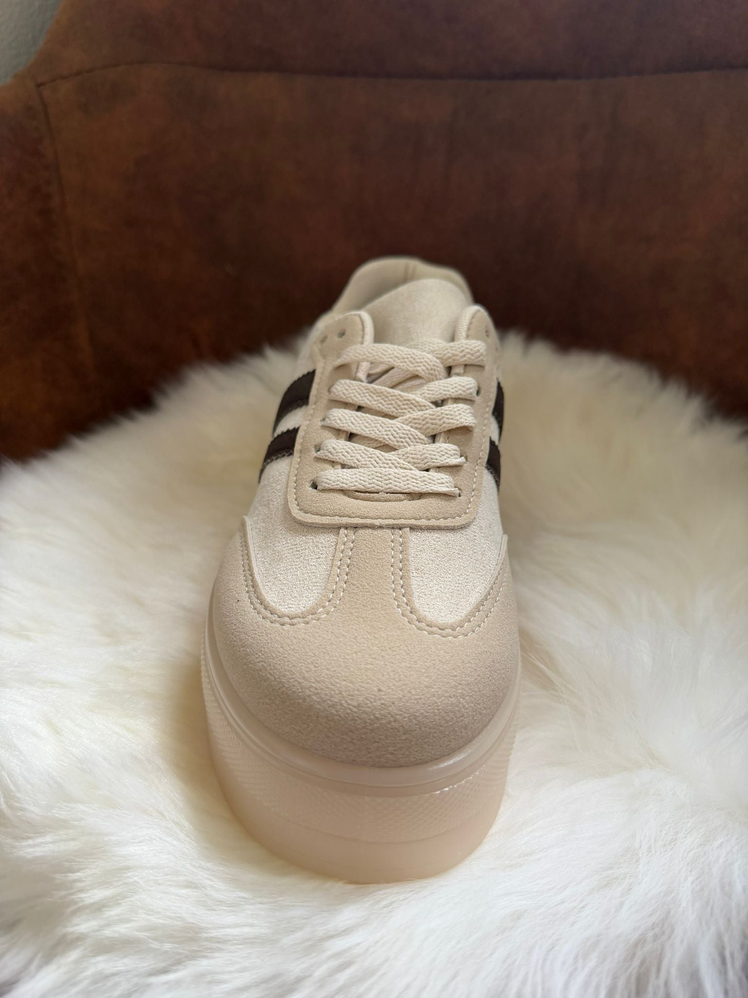 Sneaker met dubbele streep beige/bruin