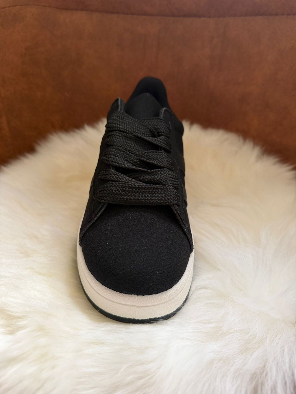 Zwarte sneakers met dikke veters