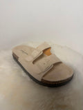 Bollie – beige slippers met dubbele verstelbare riem