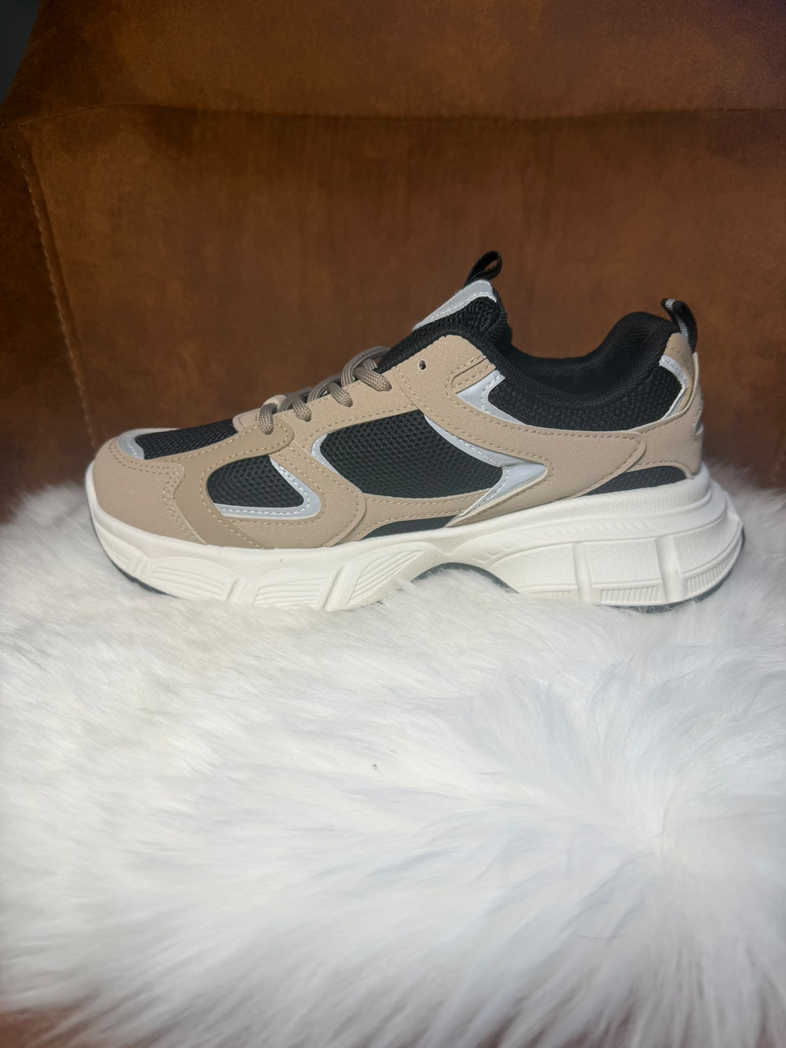 New one zwart/beige