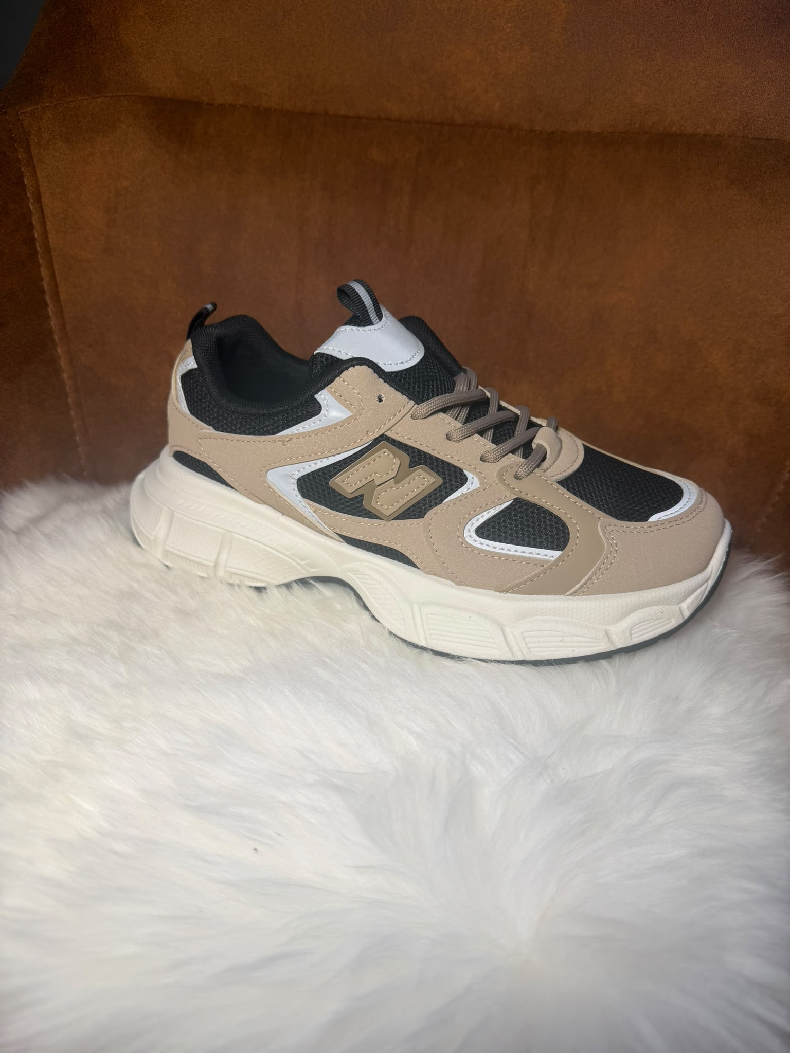 New one zwart/beige